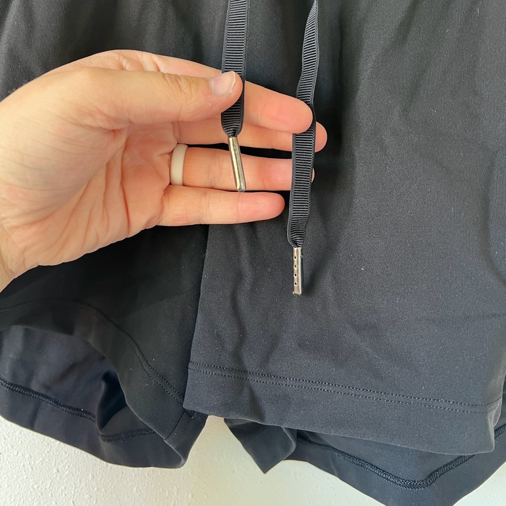 Women’s Black Lululemon Shorts Size 10 - Picture 3 of 6